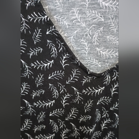 Women's Old Navy Tank Top in Size Large - Picture 3 of 5